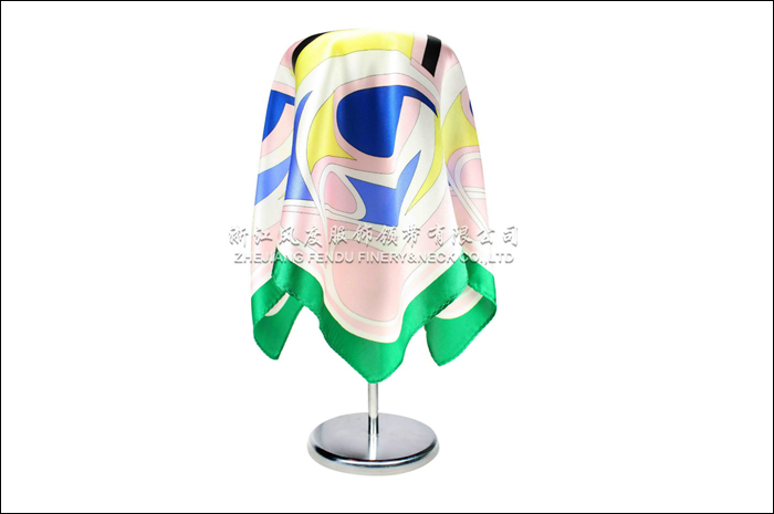 伊泰集團 真絲小方巾 規(guī)格：53x53cm