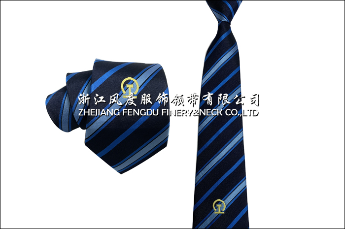 色真帶 2015式鐵路制服。.jpg